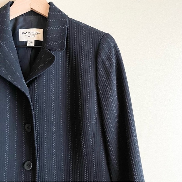 Emanuel Ungaro Vintage Wool Blazer Jacket in Black, Textured Pin Stripes, Sz 2P - Picture 4 of 9